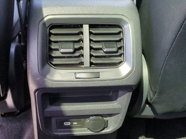 Used 2022 Volkswagen Tiguan SE w/ Panoramic Sunroof Package FWD image 25