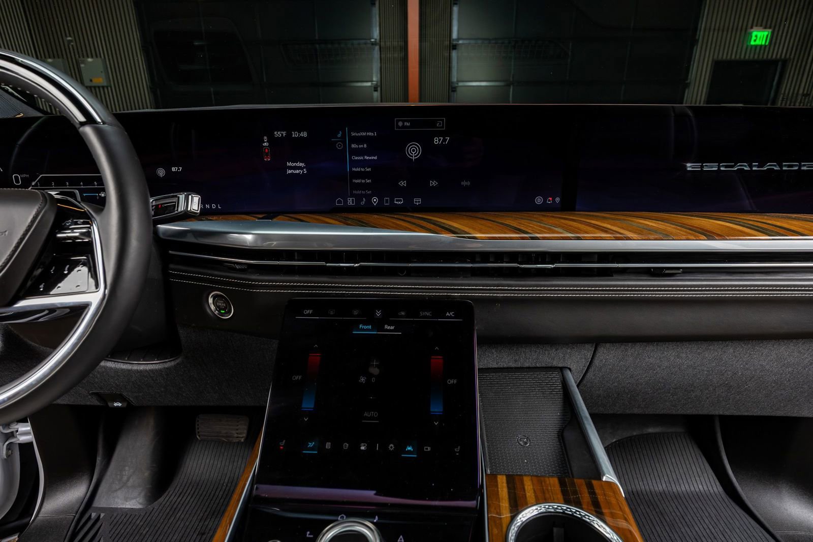 Used 2025 Cadillac Escalade ESV Sport Platinum w/ LPO, ONYX Package image 24