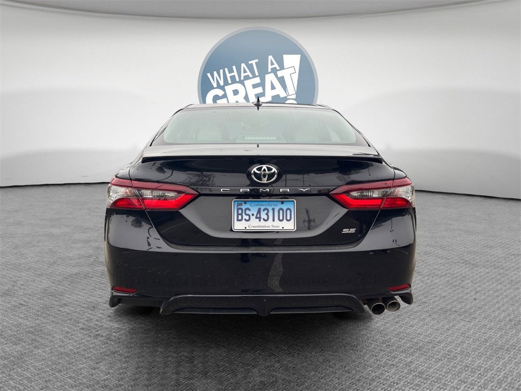 Used 2022 Toyota Camry SE image 4