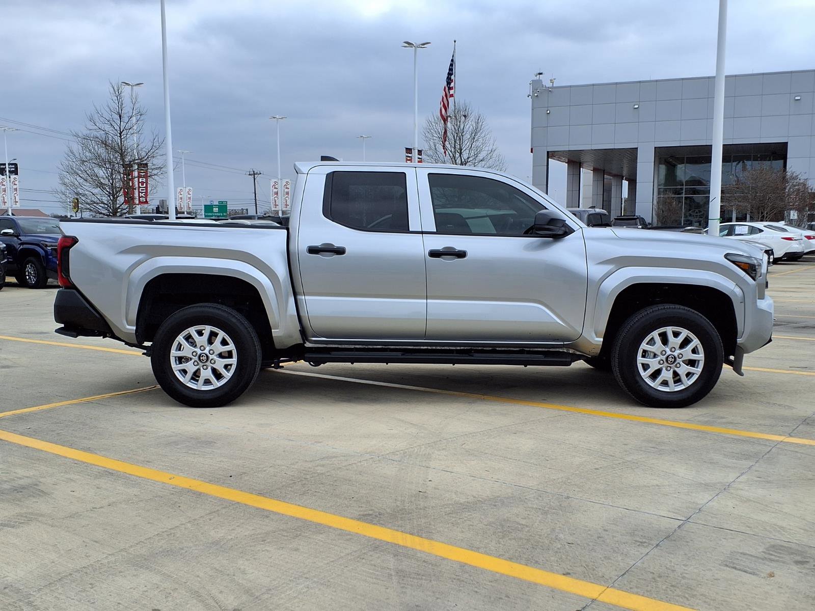 Used 2025 Toyota Tacoma SR image 4
