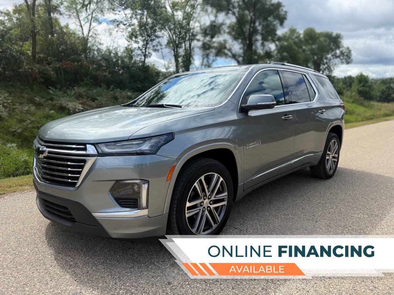 Used 2023 Chevrolet Traverse High Country image 1