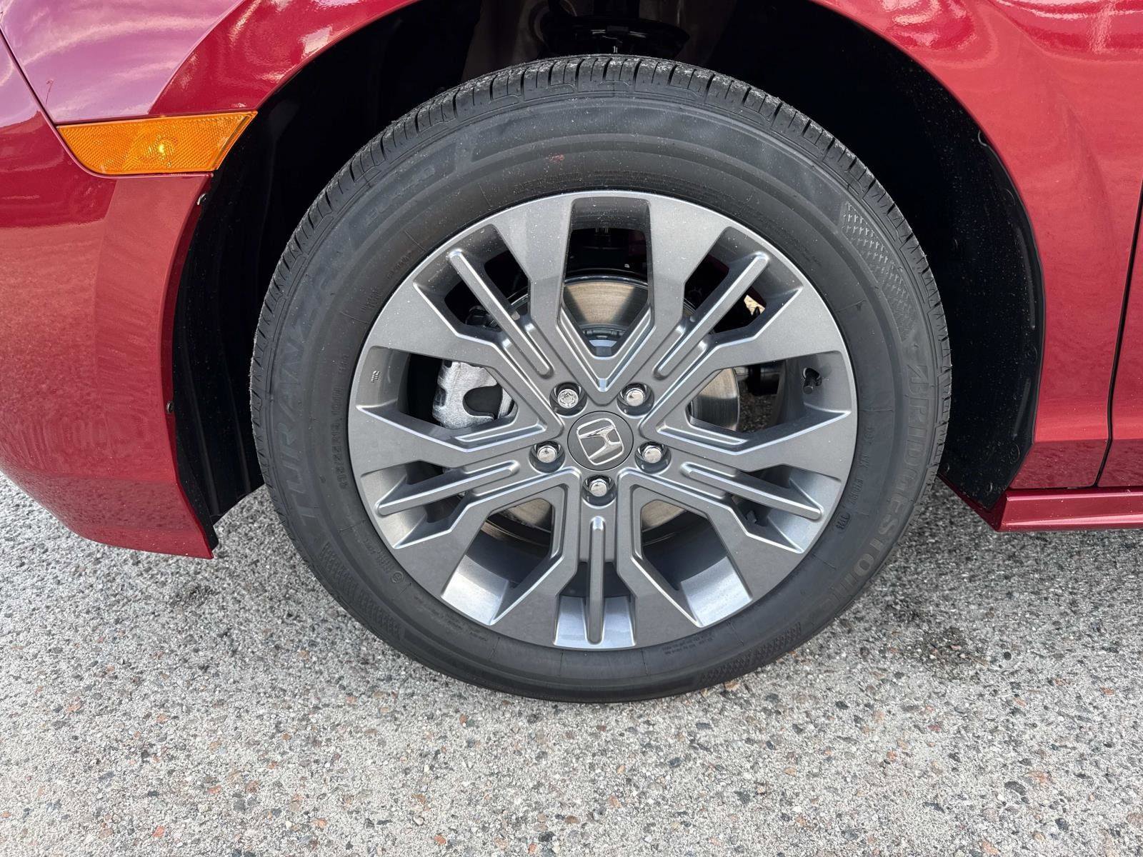 New 2026 Honda Odyssey Touring image 11
