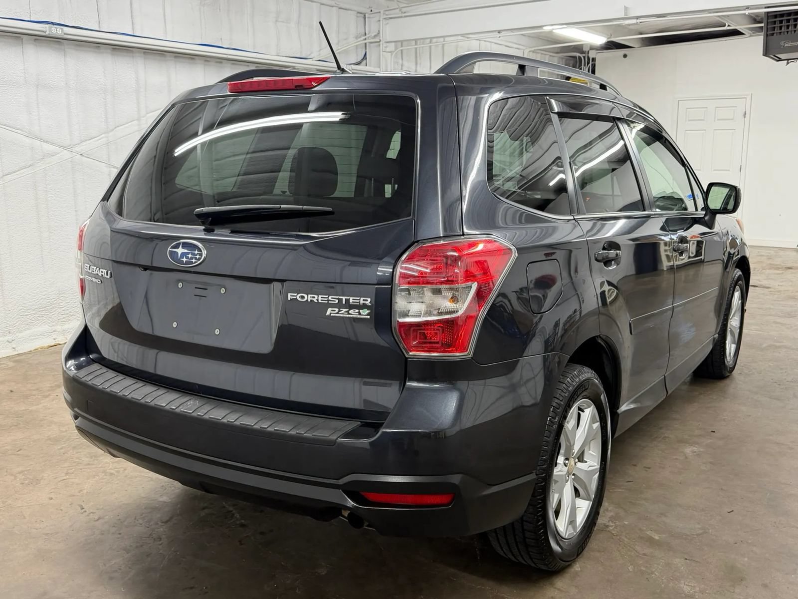 Used 2015 Subaru Forester 2.5i Premium AWD/4WD image 4