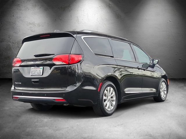 Used 2019 Chrysler Pacifica Touring-L FWD image 3
