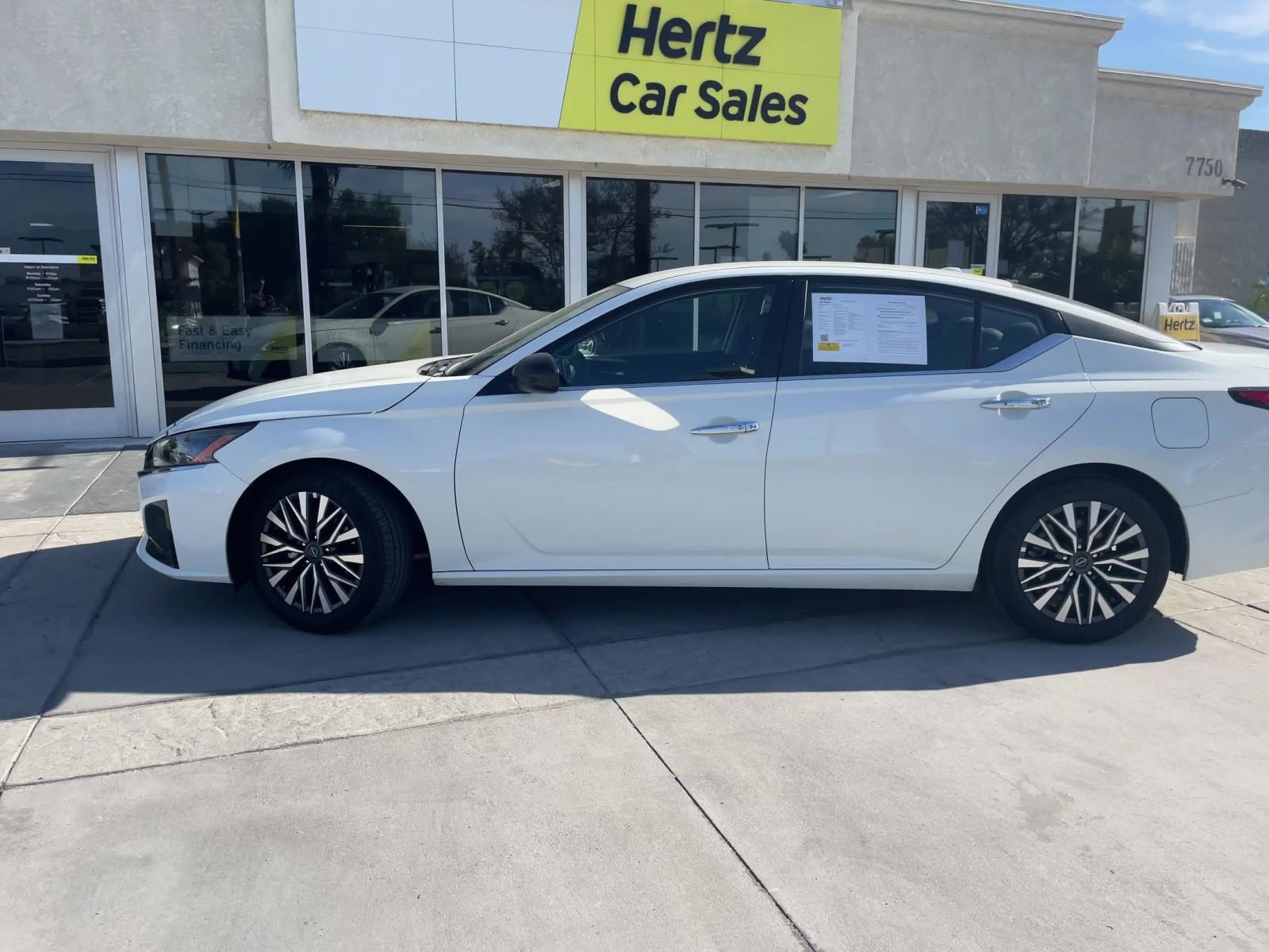 Used 2025 Nissan Altima 2.5 SV FWD image 9