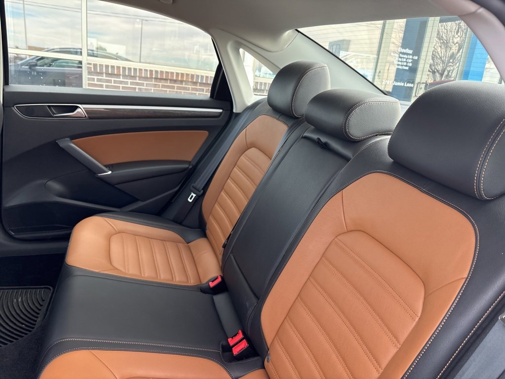Used 2018 Volkswagen Passat 2.0T SEL Premium image 37