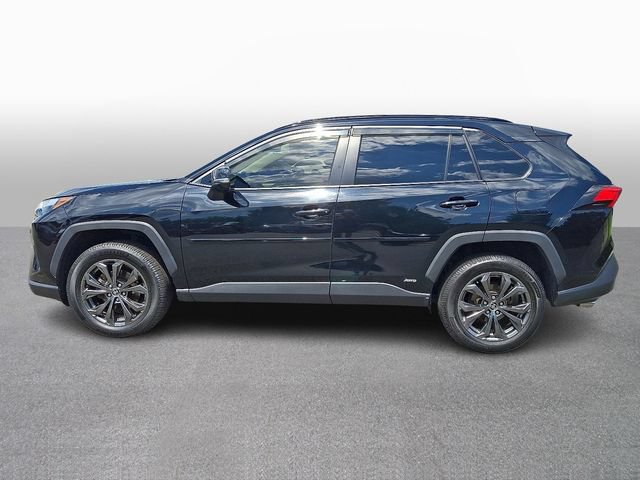 Used 2022 Toyota RAV4 XLE Premium AWD/4WD image 7