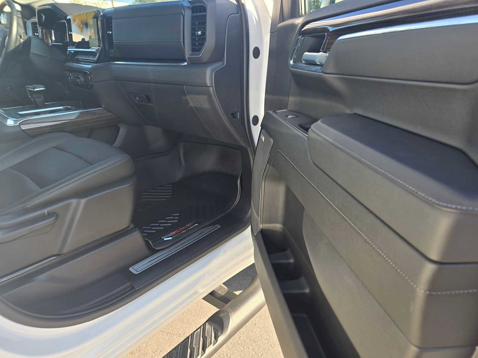 Used 2024 Chevrolet Silverado 1500 LT Trail Boss w/ Convenience Package II image 10