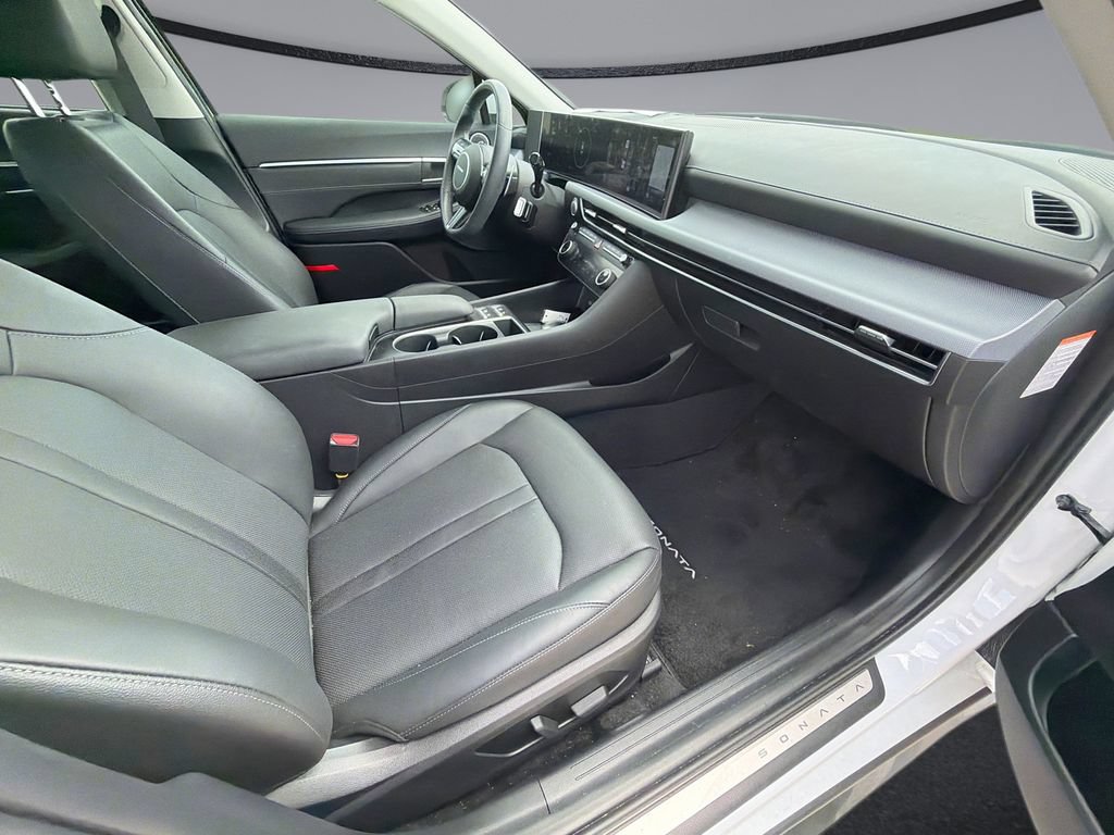 Used 2025 Hyundai Sonata Limited FWD image 15