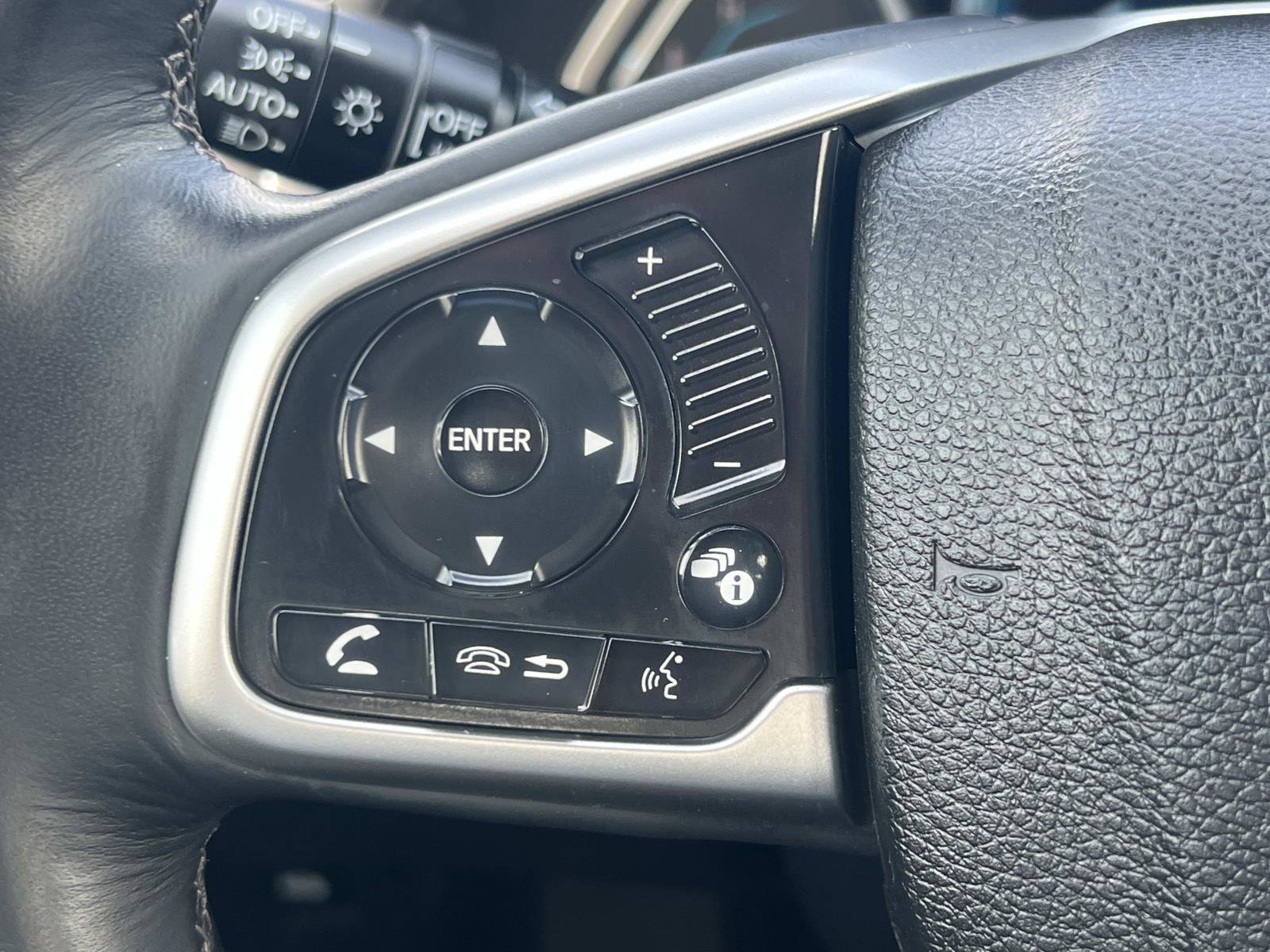 Used 2018 Honda Civic Touring image 9