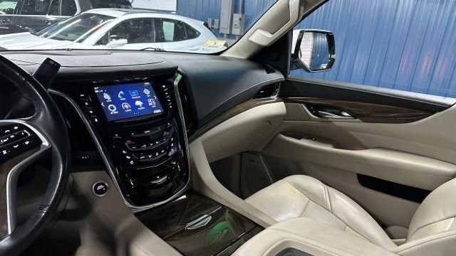 Used 2019 Cadillac Escalade Premium Luxury image 38