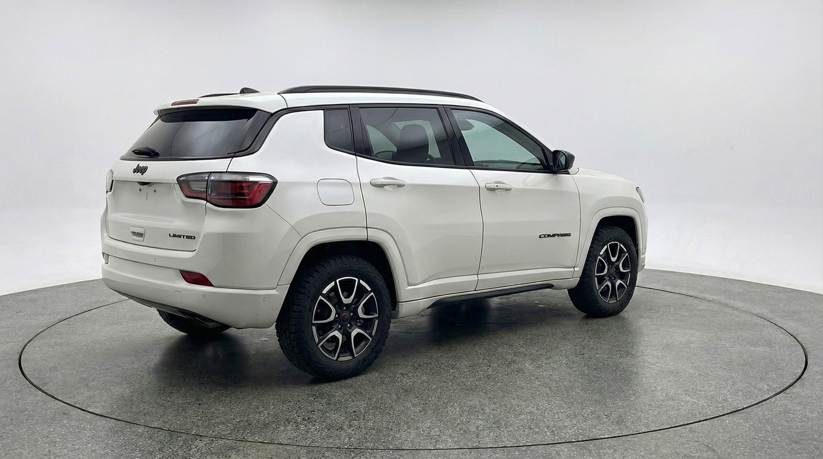 Used 2025 Jeep Compass Trailhawk w/ Trailer Tow Group AWD/4WD image 9