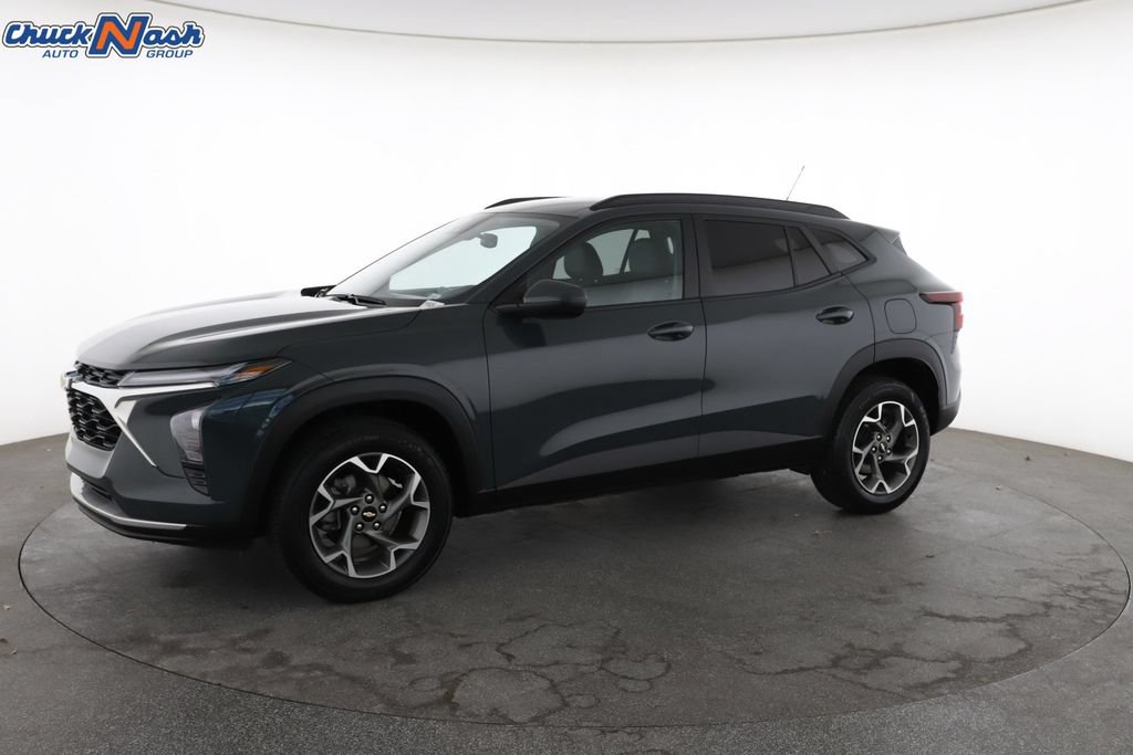 Used 2025 Chevrolet Trax LT FWD image 6