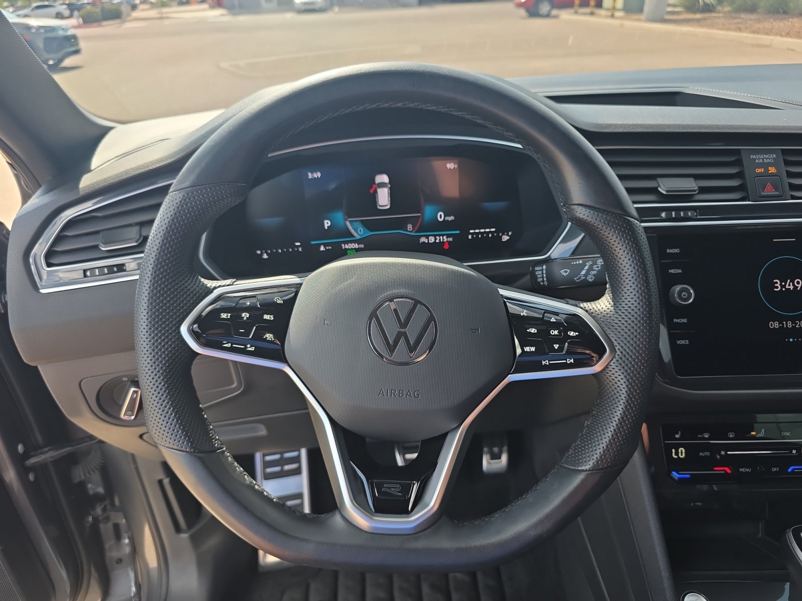 Used 2024 Volkswagen Tiguan SE R-Line FWD image 9