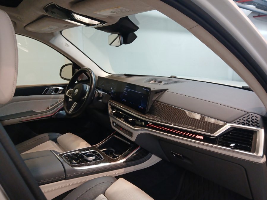 Used 2024 BMW X7 M60i w/ Executive Package image 21