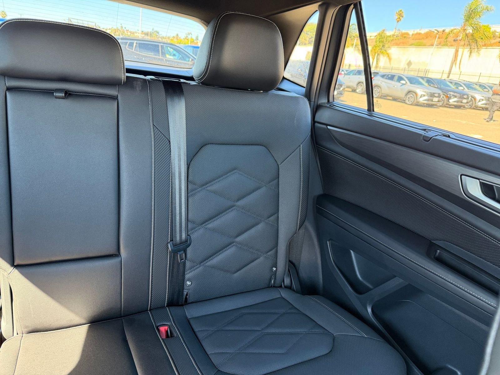 Used 2025 Volkswagen Atlas Cross Sport SE image 37