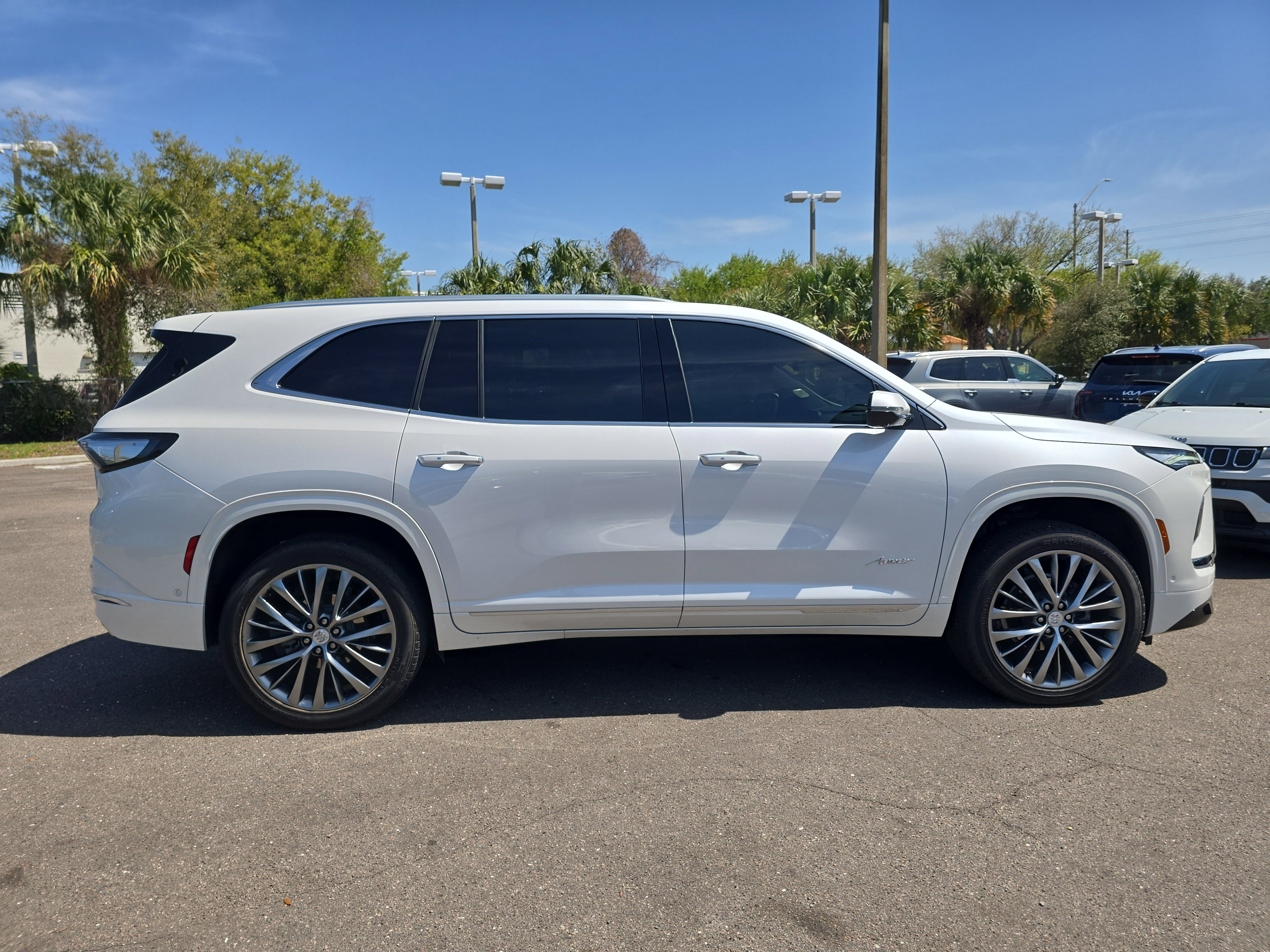 Used 2025 Buick Enclave Avenir w/ Super Cruise Package FWD image 9