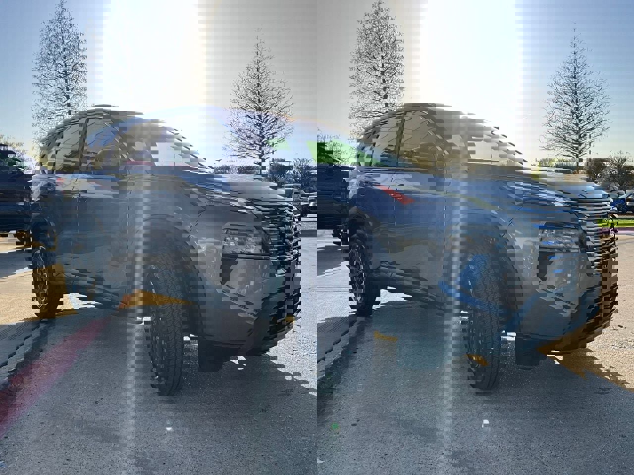 Used 2025 Nissan Rogue SV image 4