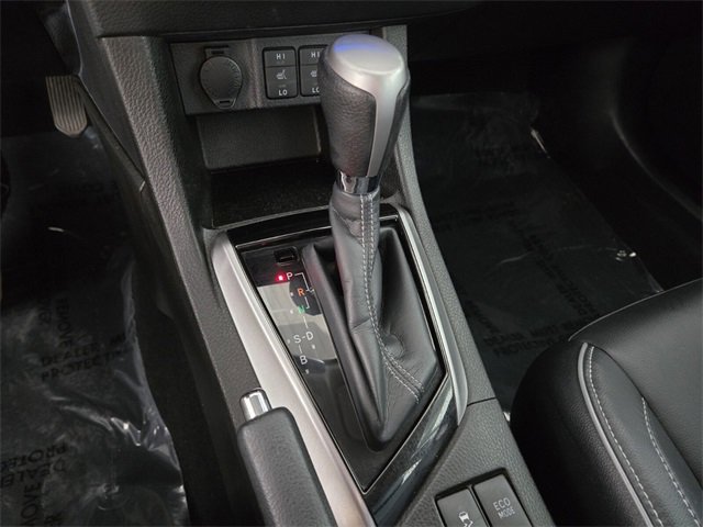 Used 2015 Toyota Corolla LE image 37