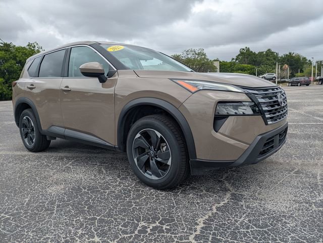 Used 2025 Nissan Rogue SV image 2