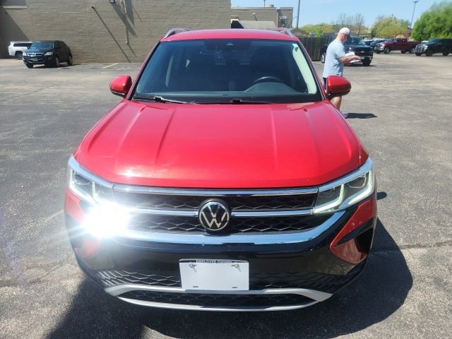 Used 2022 Volkswagen Taos SEL AWD/4WD image 2