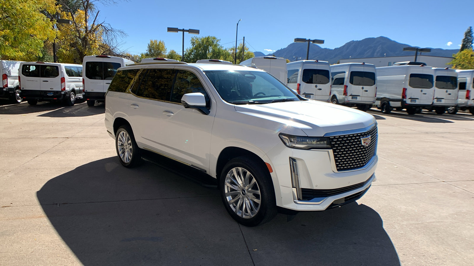 Used 2022 Cadillac Escalade Luxury image 7