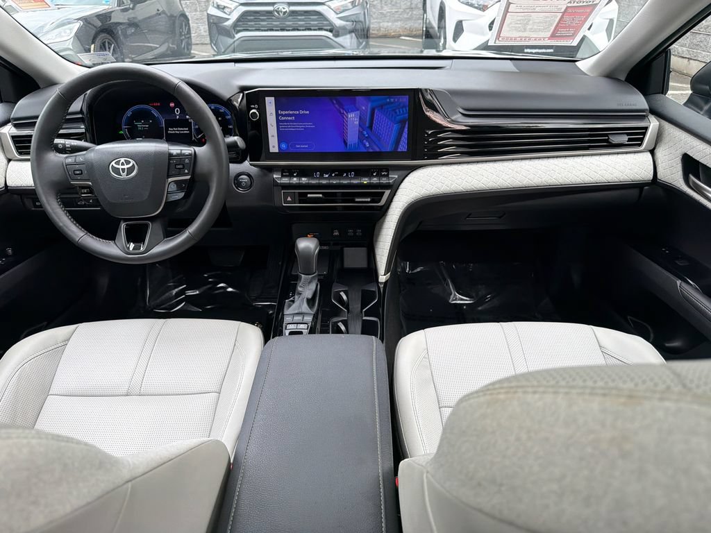 Used 2025 Toyota Camry XLE FWD image 14