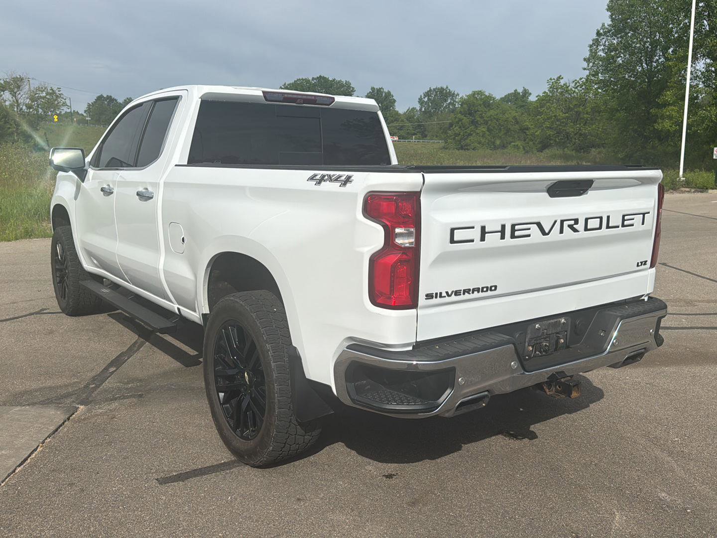 Used 2019 Chevrolet Silverado 1500 LTZ w/ LTZ Plus Package AWD/4WD image 3