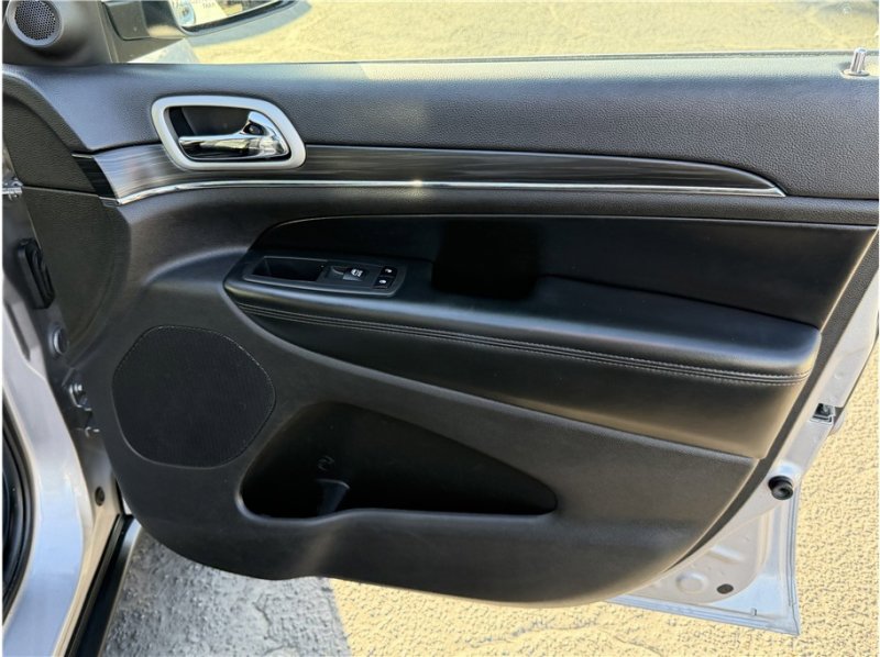 Used 2020 Jeep Grand Cherokee Limited w/ Luxury Group II image 30