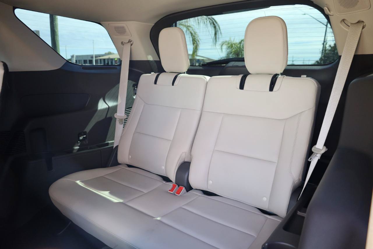 Used 2021 Ford Explorer Platinum AWD/4WD image 16