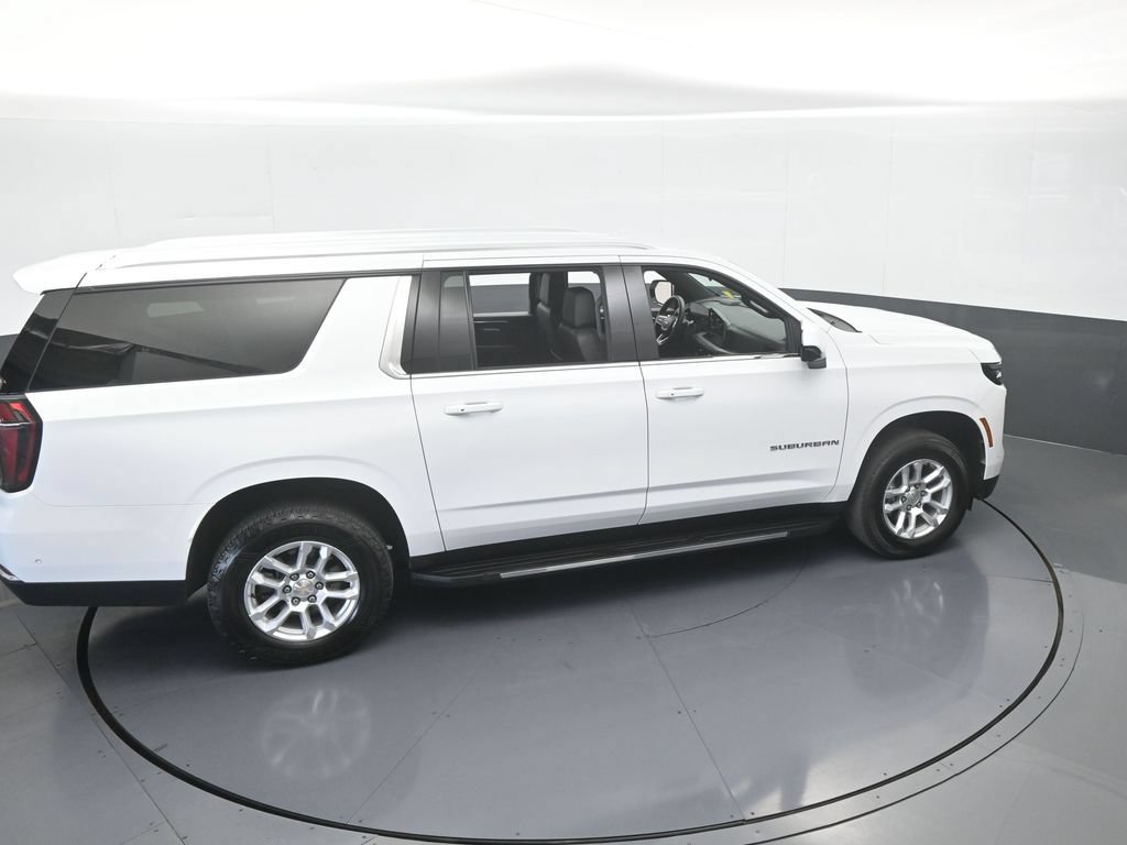 Used 2025 Chevrolet Suburban LT RWD image 59