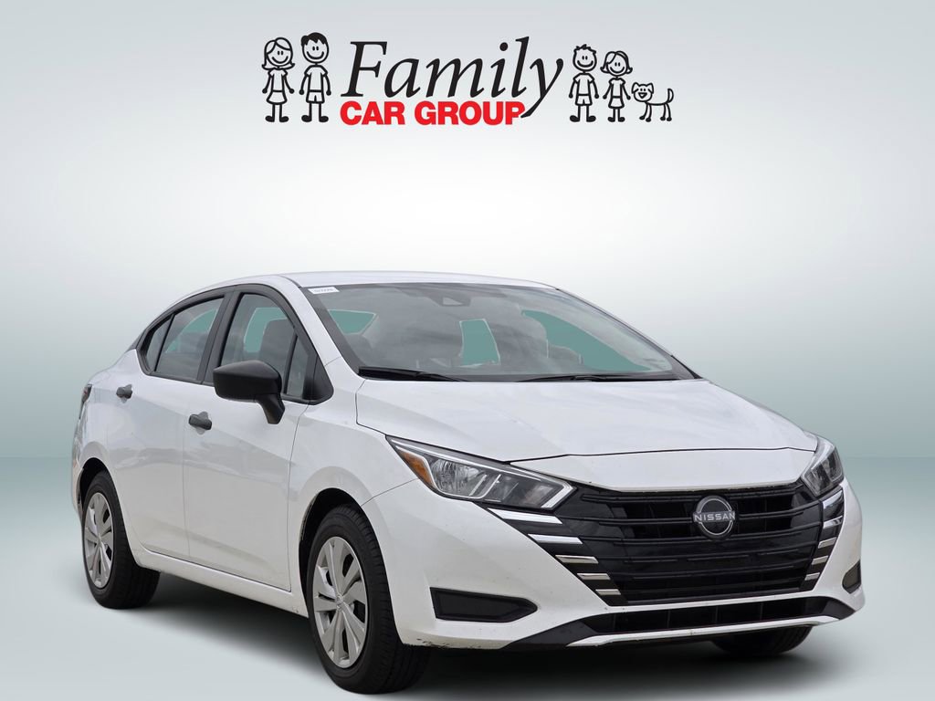 Used 2024 Nissan Versa S FWD image 2