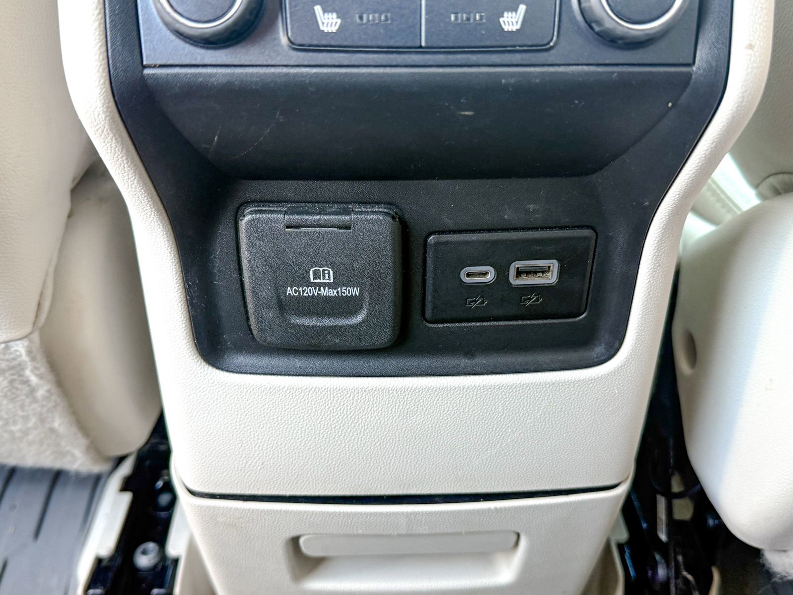 Used 2020 GMC Acadia Denali w/ Technology Package AWD/4WD image 25