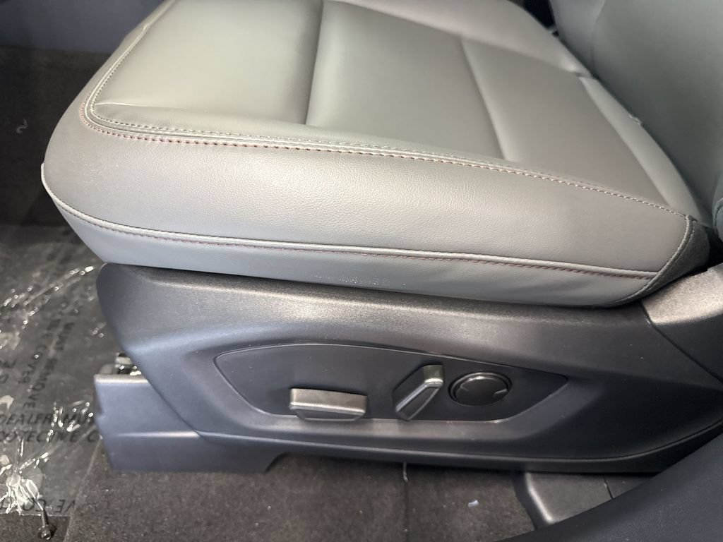 New 2026 Ford Explorer Active w/ Active Comfort Package AWD/4WD image 14