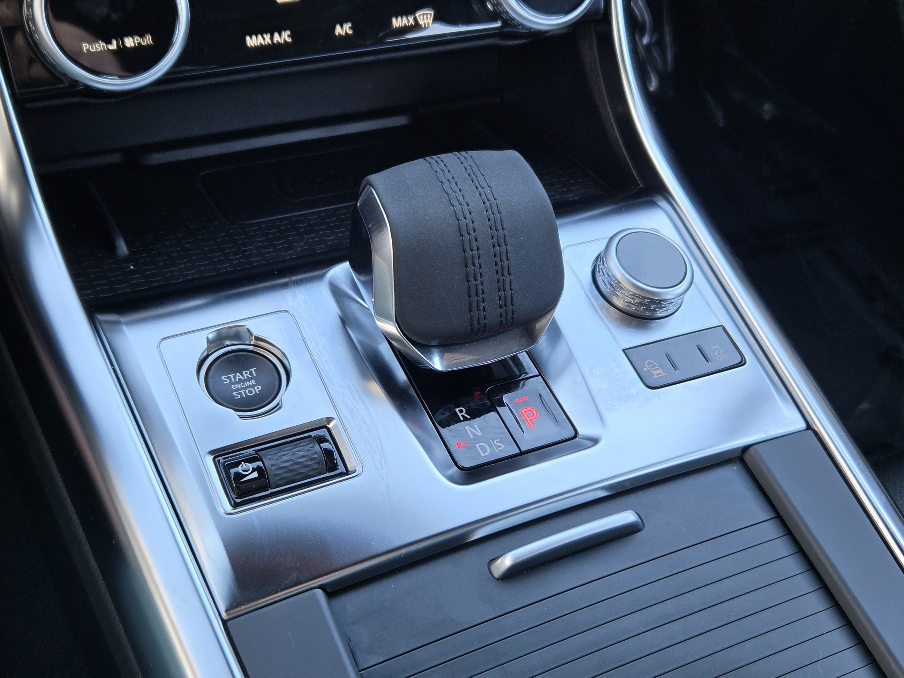 Certified 2024 Jaguar XF R-Dynamic SE AWD/4WD image 16