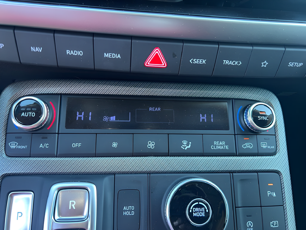 Used 2024 Hyundai Palisade SEL FWD image 29