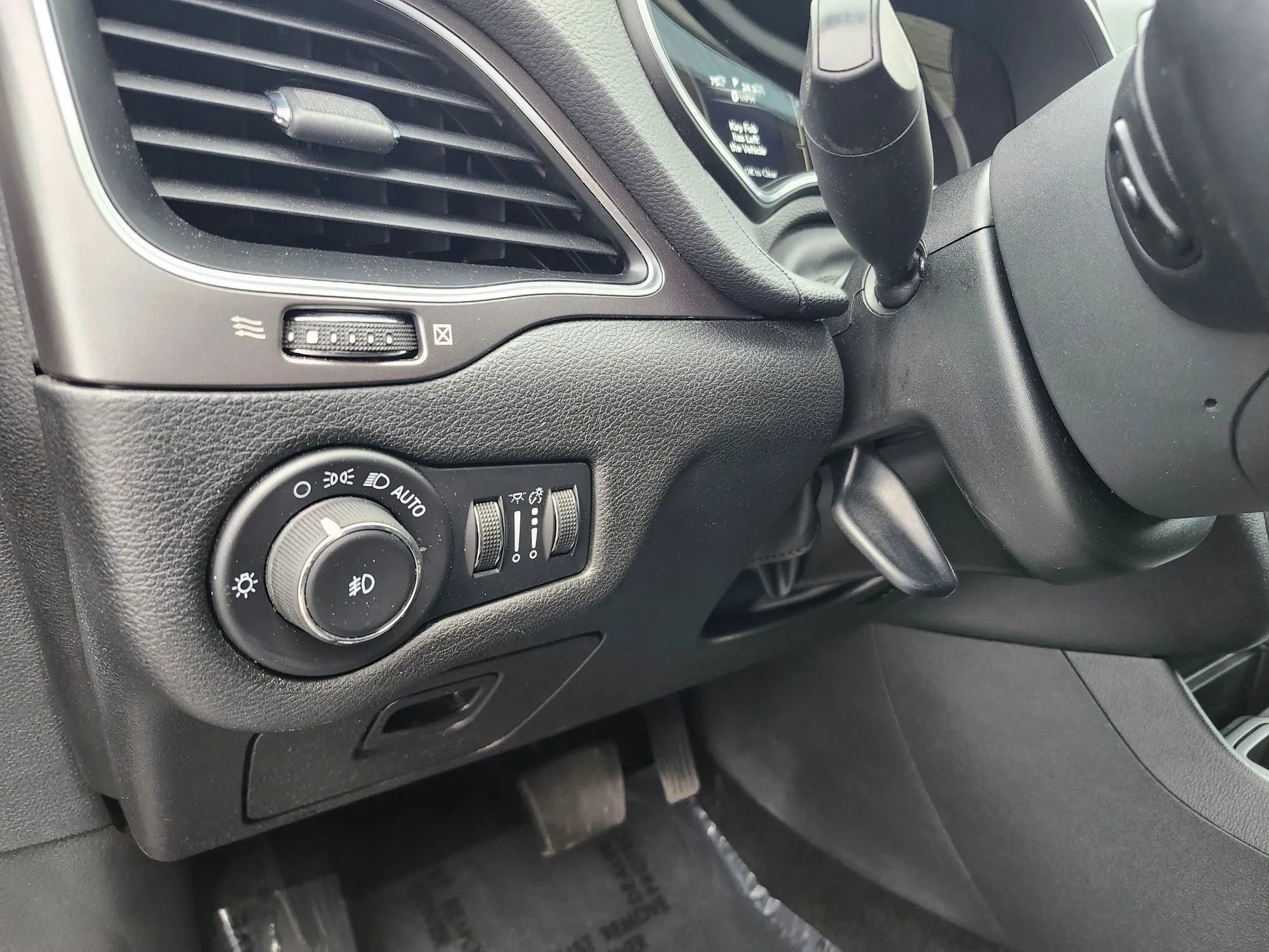 Used 2021 Jeep Cherokee Latitude Plus image 15