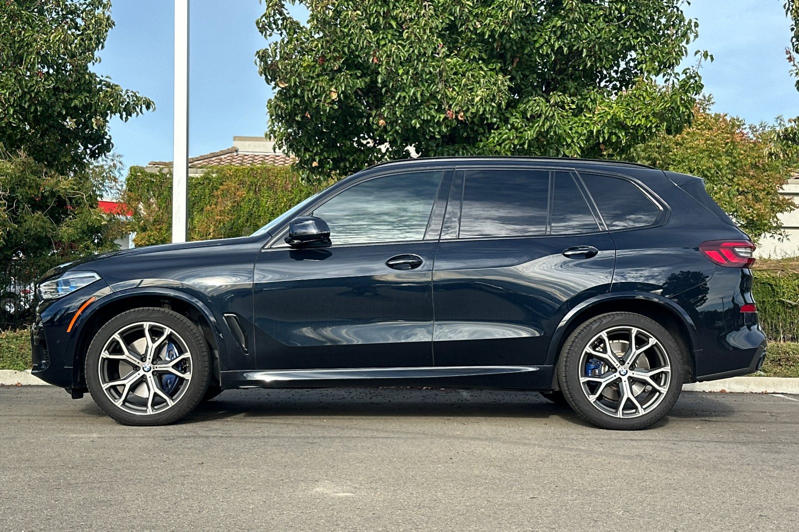 Used 2021 BMW X5 xDrive40i w/ M Sport Package AWD/4WD image 7