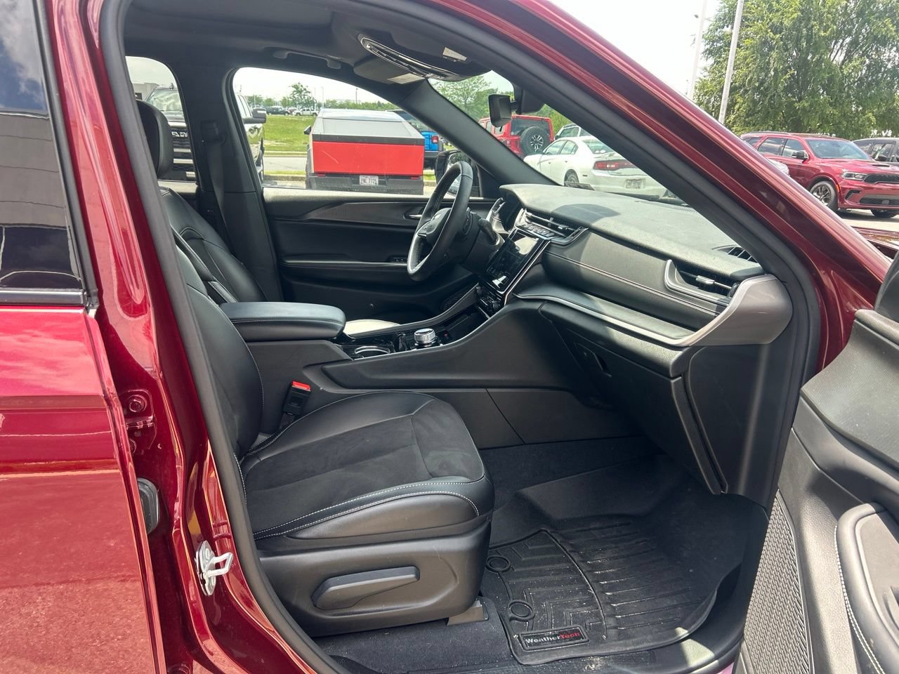 Used 2023 Jeep Grand Cherokee L Laredo AWD/4WD image 15