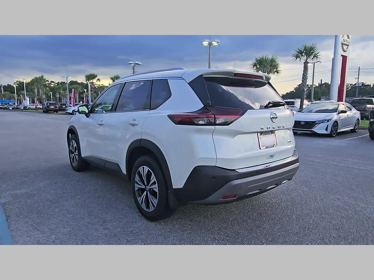 Used 2021 Nissan Rogue SV w/ Premium Package FWD image 29