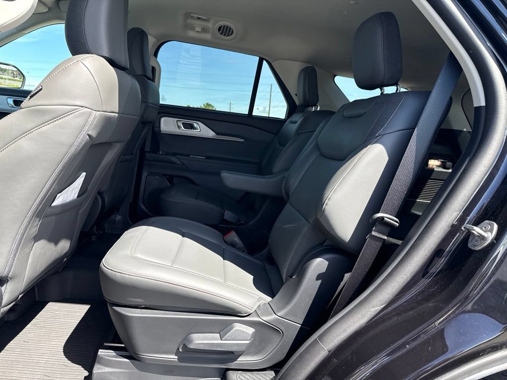Used 2026 Ford Explorer Active w/ Active Comfort Package RWD image 9