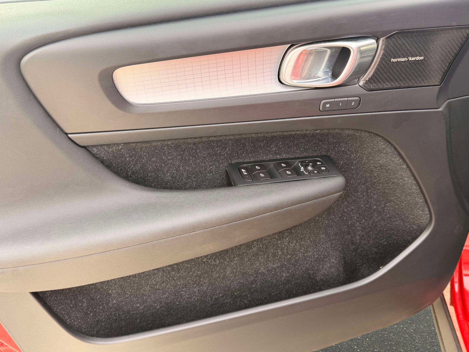 Used 2019 Volvo XC40 T5 Momentum image 12