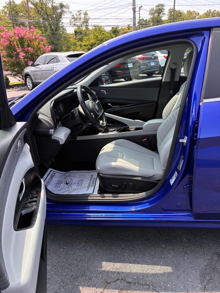 Used 2023 Hyundai Elantra Limited FWD image 20