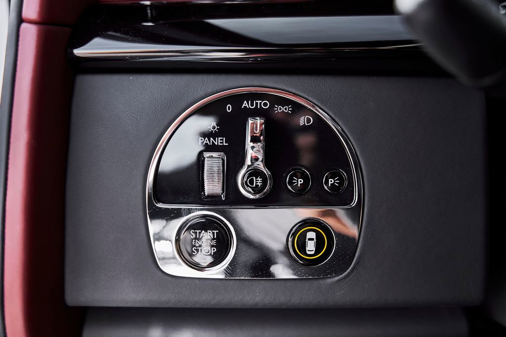 Used 2024 Rolls-Royce Phantom Sedan RWD image 73