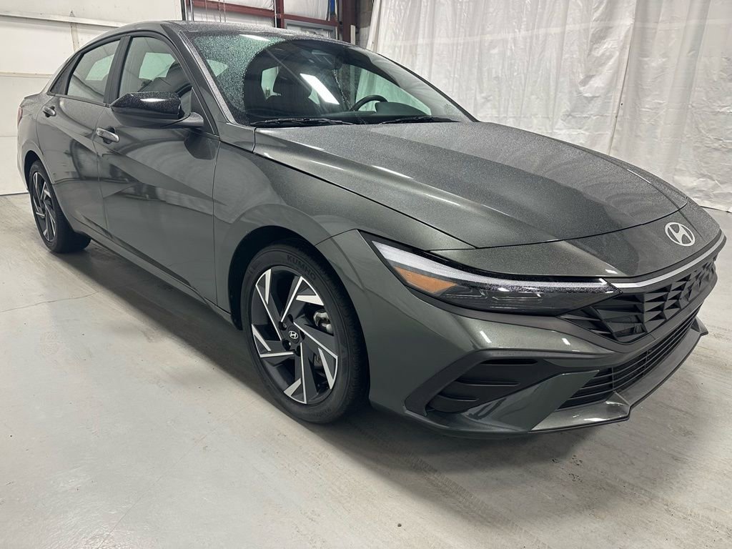 Used 2025 Hyundai Elantra Sport image 1