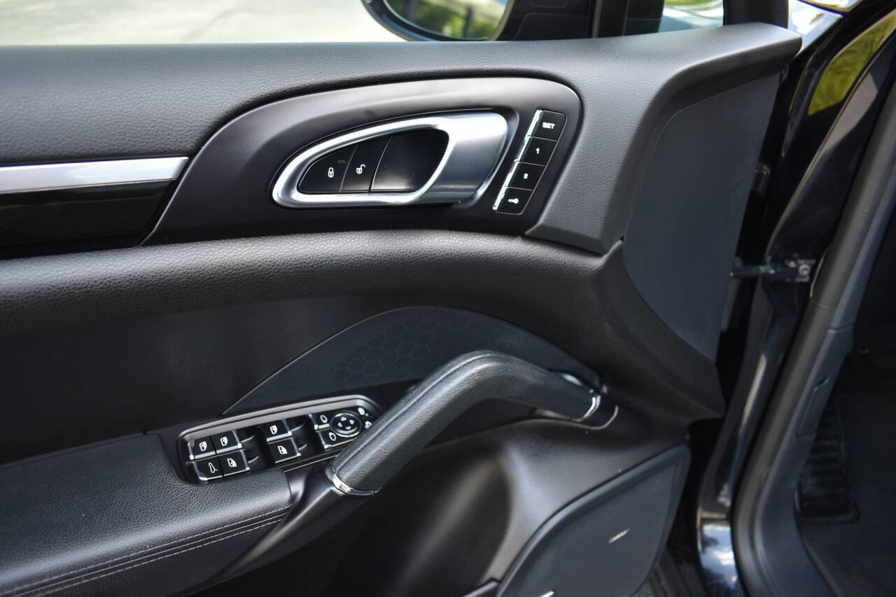 Used 2018 Porsche Cayenne Platinum Edition AWD/4WD image 19