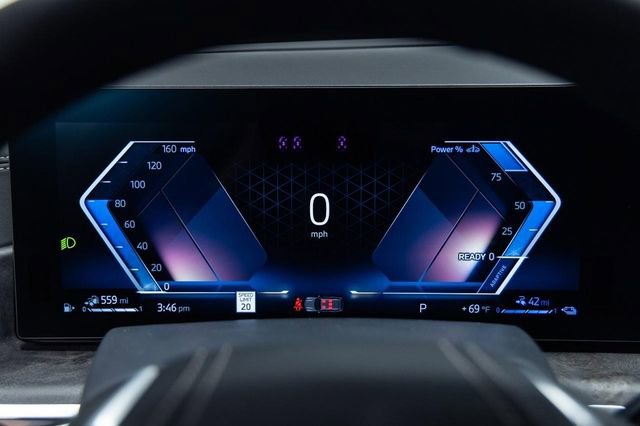 New 2026 BMW X5 xDrive50e image 2