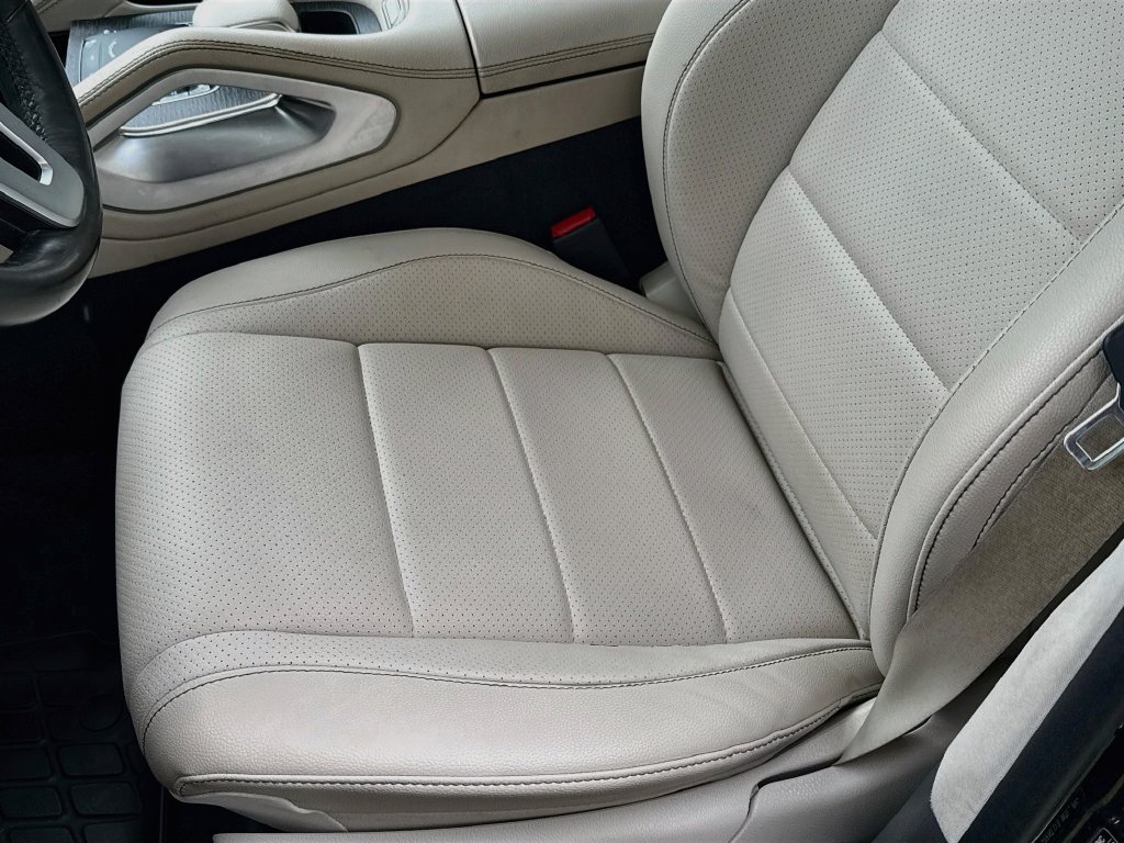 Used 2020 Mercedes-Benz GLE 350 4MATIC w/ Premium Package image 21