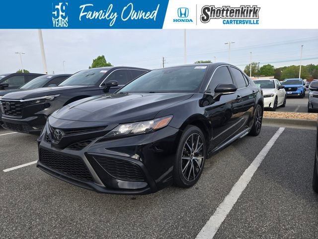 Used 2022 Toyota Camry SE FWD image 1