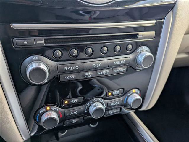 Used 2017 Nissan Pathfinder SV image 12